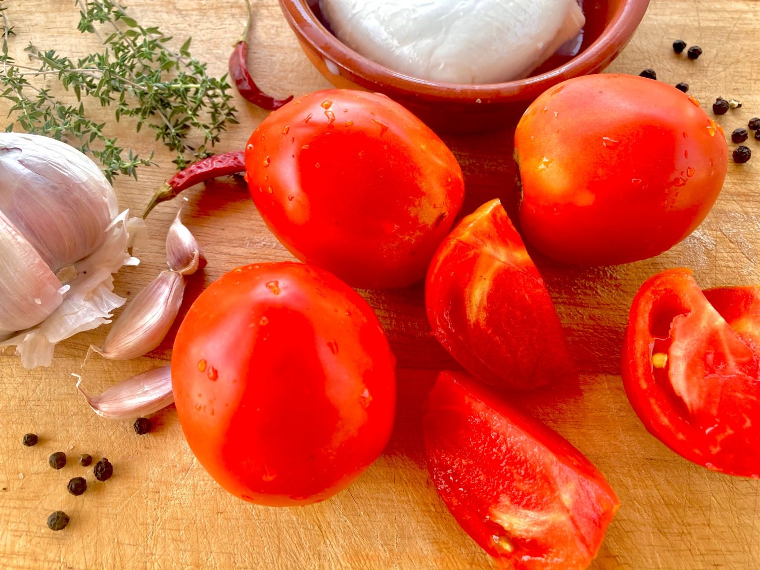 Gebackene Tomaten mit Büffelmozzarella – DU BIST • WAS DU ISST